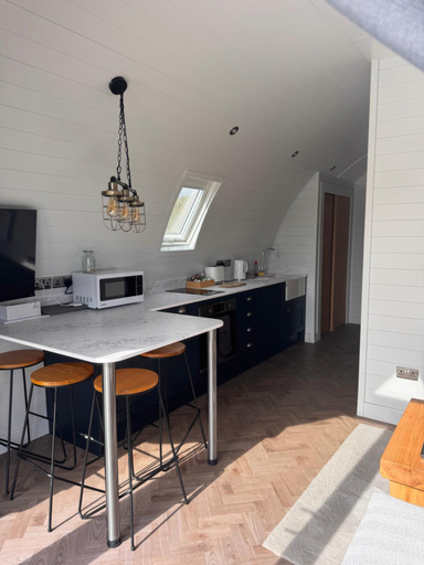 Others 5, Byrnside Lodge & NEW HOT TUB, Highland