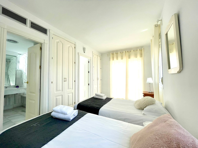 Room 3, Fantastic 2 Bedroom Duplex Pool View Fase 6, Málaga
