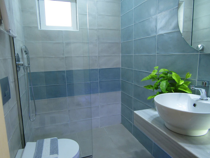 Bathroom 5, Paul Marie, Crete