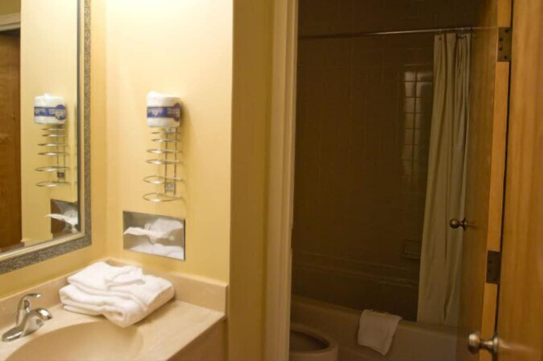 Bathroom 3, Sunbay Resort, Garland