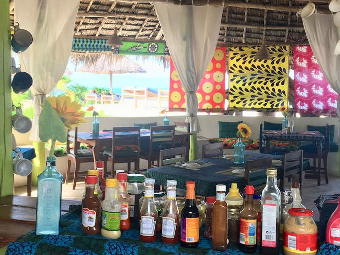 Food & Drinks 4, Driftwood Beach Lodge, Kusini