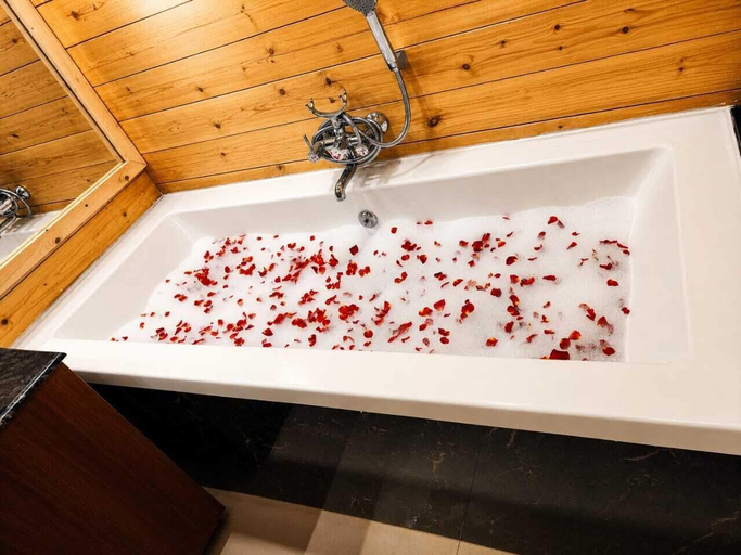 Bathroom 5, Axiom Resort Luxury Cottages Arambol, North Goa