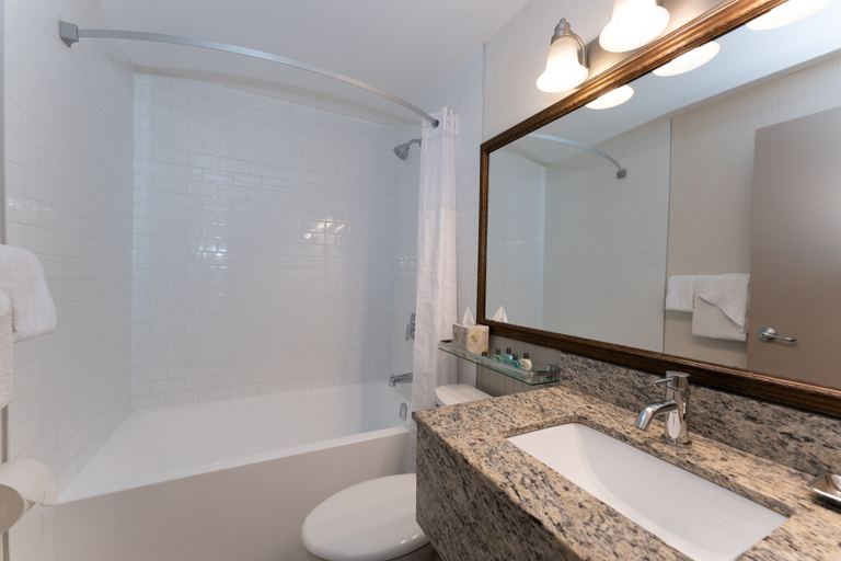 Bathroom 5, Prestige Inn Nelson, Central Kootenay