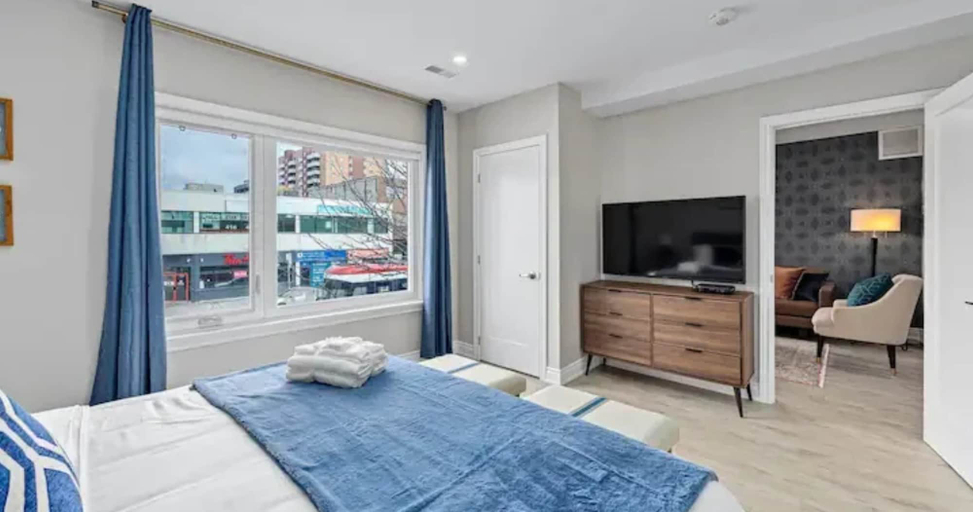 Interior 2, Modern St. Clair West Suite w Private Patio & BBQ, Toronto