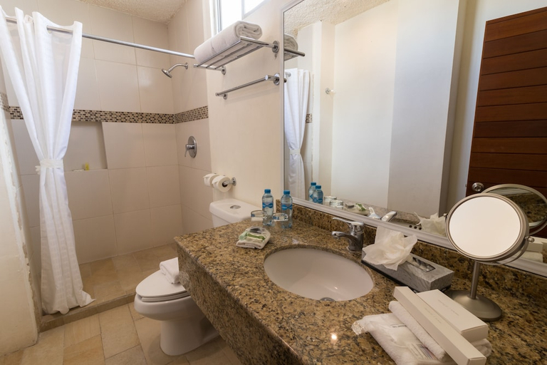 Bathroom 3, Nonna Mia, Campeche