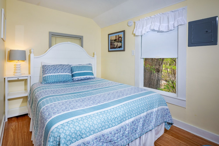 Bedroom 2, 2 River Road Inn & Cottages, York
