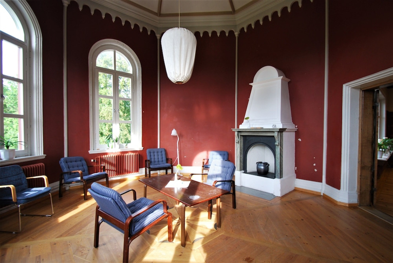 Others 5, Hellidens Slott Och Vandrarhem, Tidaholm