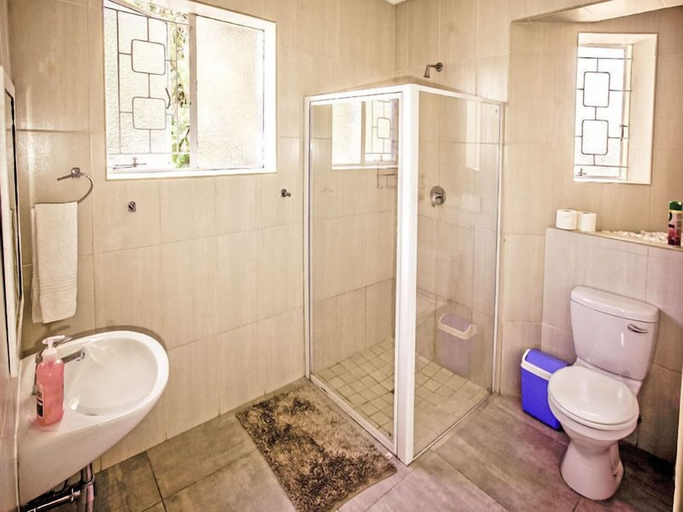 Bathroom 2, The Russel Guest House, Nelson Mandela Bay