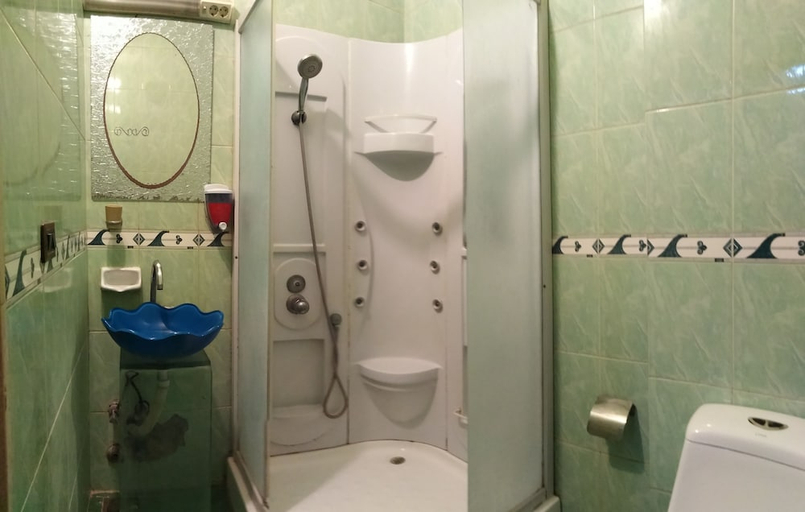 Bathroom, La Casa, Beirut