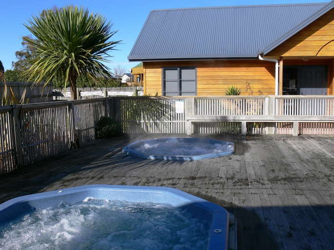 Sport & Beauty, The Peaks Motor Inn, Ruapehu