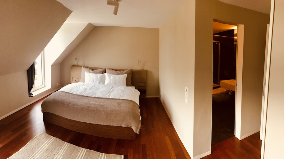 Bedroom 2, Lucerne Lake View Apartments, Luzern