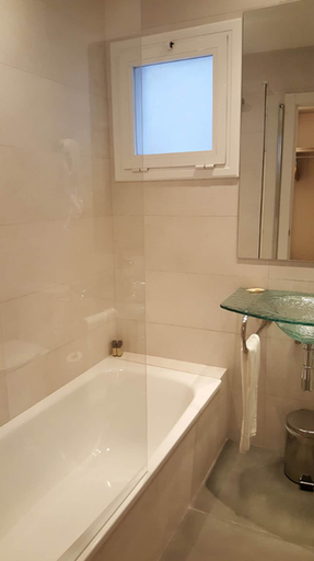 Bathroom 4, Windsor, Girona