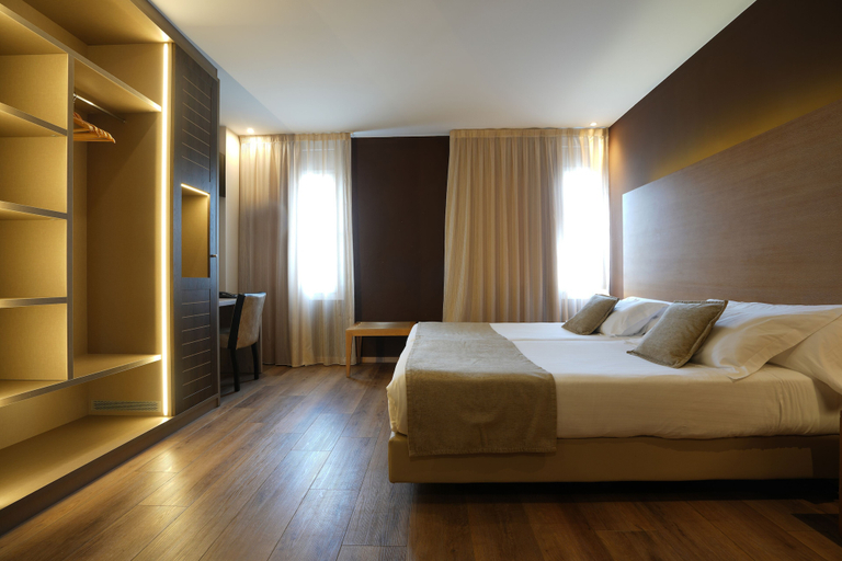 Bedroom 3, Windsor, Girona