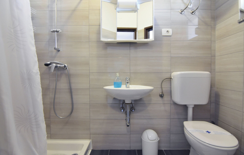 Bathroom, Sea-view Studio in a Quiet Area, Umag
