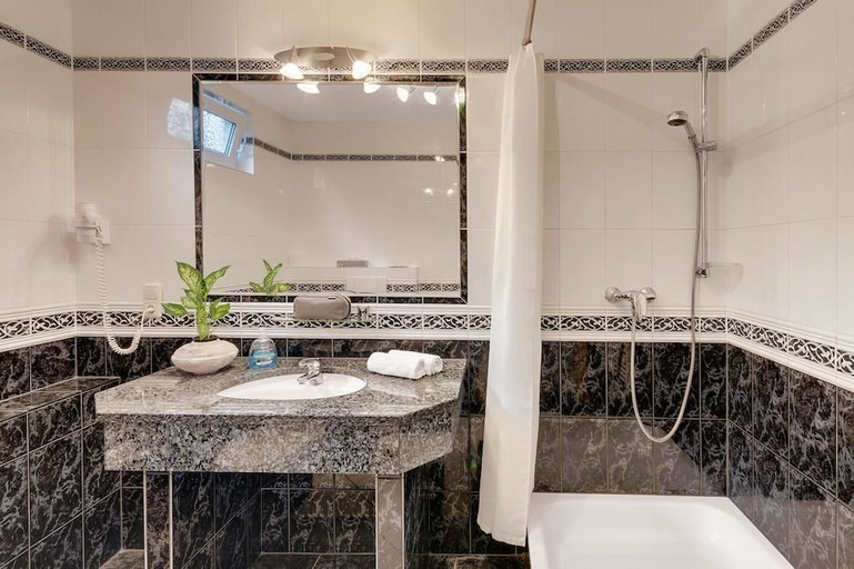 Bathroom 5, Motorsport Hotel, Ahrweiler