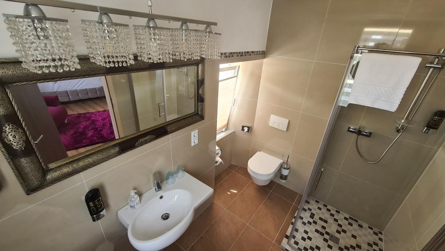 Bathroom 5, Osteria Del Vino Cochem, Cochem-Zell
