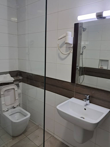 Bathroom 5, Rockview Hotel Festac, Amuwo Odofin