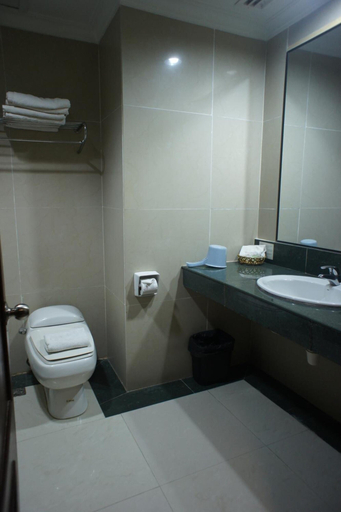 Bathroom 4, Tyng Garden Hotel, Sandakan