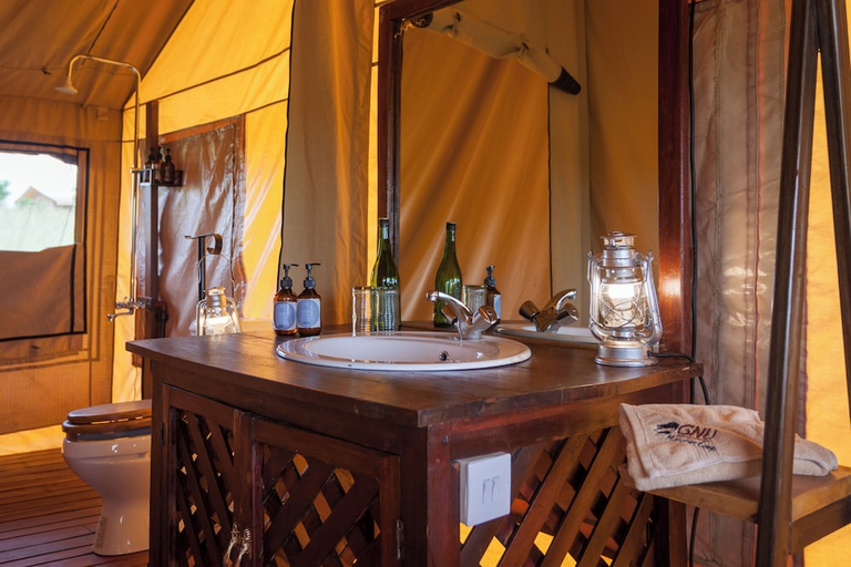 Bathroom 3, Gnu Mara River Camp, Serengeti