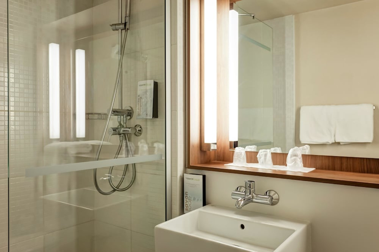 Bathroom 3, Hotel Campanile Geneve - Aeroport/Palexpo, Ain