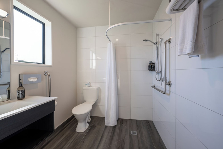 Bathroom 3, Highpark Motor Inn, Grey