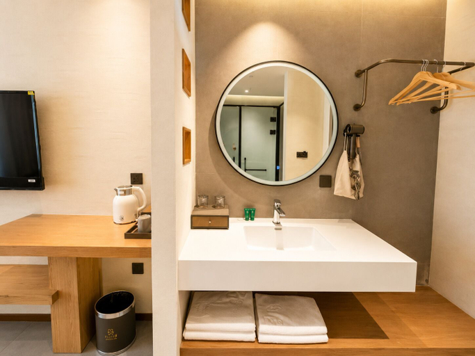 Bathroom 4, Clover Hotel & Spa, Mean Chey