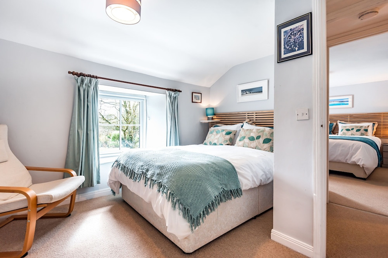 Bedroom 2, Tresowes Green Cottage, Cornwall