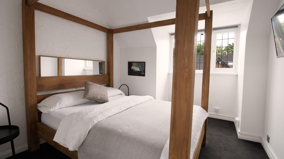 Bedroom, One-Bedroom flat in Cheam Village, London