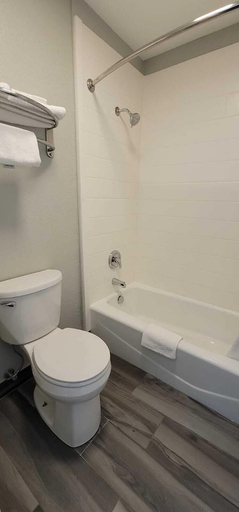 Bathroom 3, Green Country Inn, Okmulgee