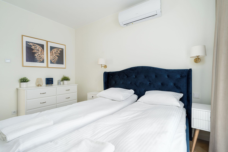 Room 3, RentPlanet - Apartament Wschodnia, Łódź