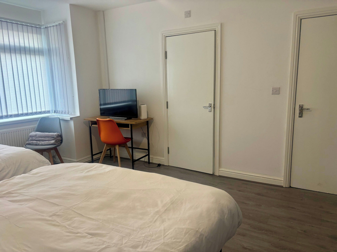 Room 5, Serene Studio in Dudley, Sandwell