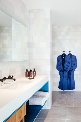Bathroom 4, Hotel San Luis Obispo, San Luis Obispo