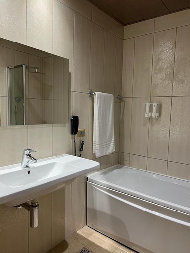 Bathroom 5, Minotel Franco, Mfoundi