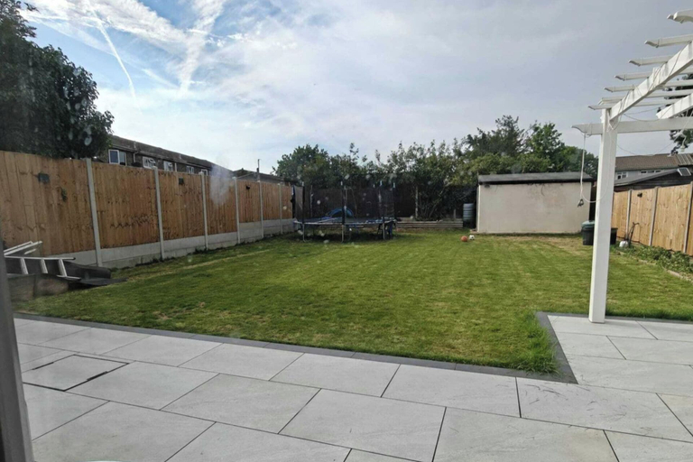 Terrace/patio, Cozy Studio in Hornchurch With Extra Bed, London