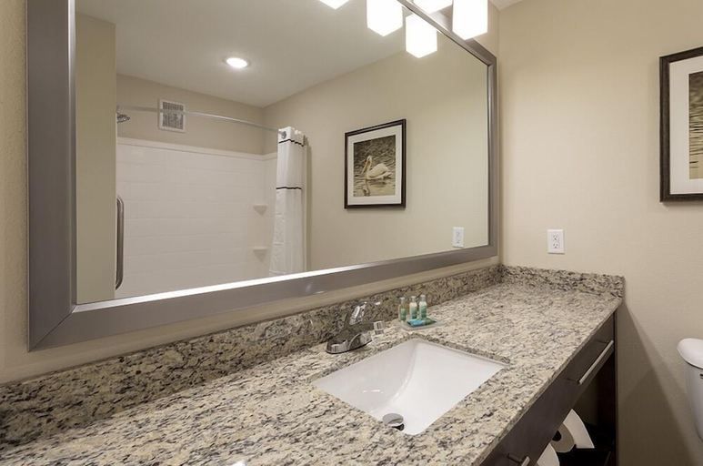 Bathroom 3, Grandstay Hotel and Suites Milbank, Grant