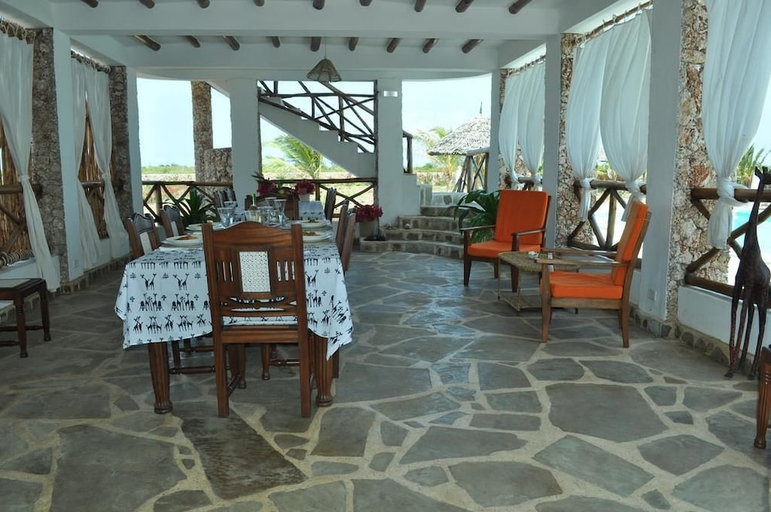 Food & Drinks, Coral Sea Villas, Magarini