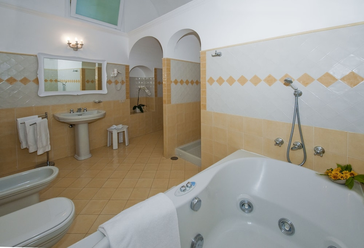 Bathroom 2, Villa Rosa, Salerno