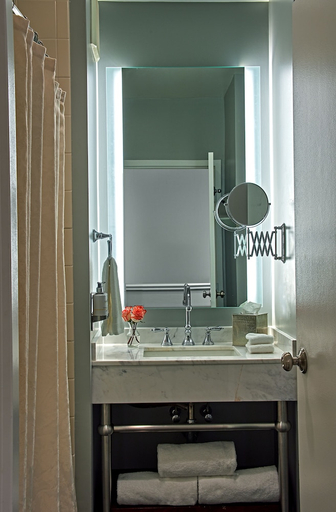 Bathroom 3, Viking Hotel, Newport