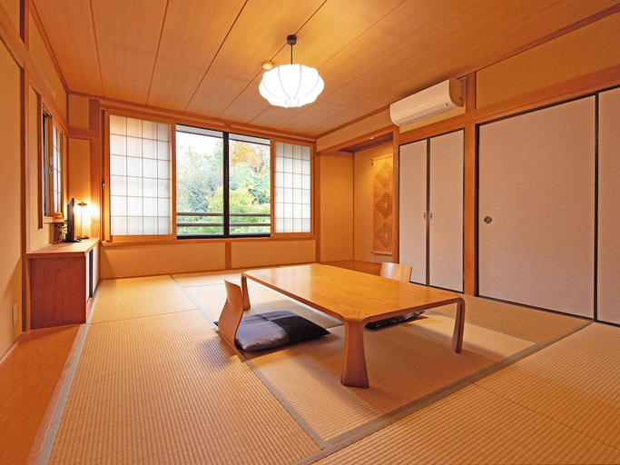 Bedroom, Yufuin Onsen Ryokan Hananomai, Yufu