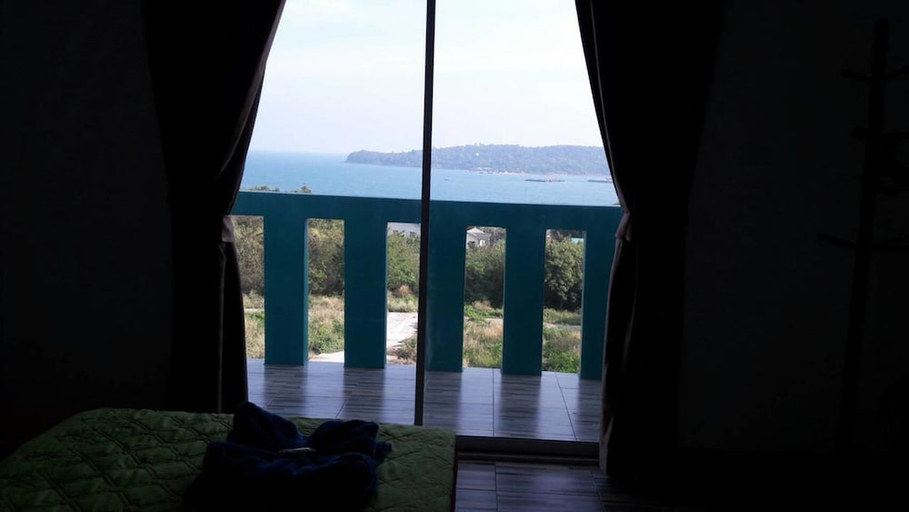 Others 5, Neutron Bungalow, Koh Si Chang