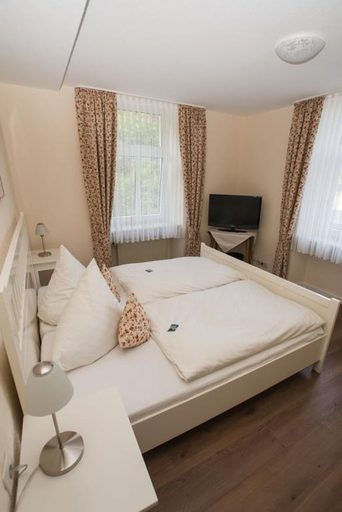 Bedroom 4, Moselland Hotel im Enderttal Zum Onkel Willi, Cochem-Zell