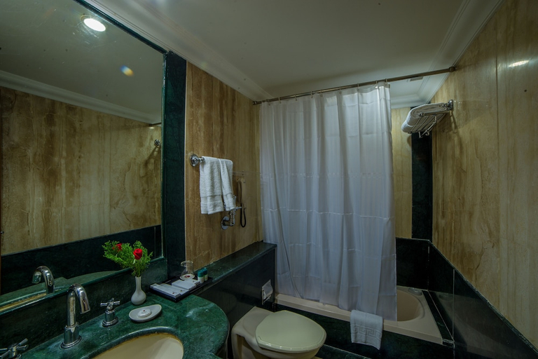 Bathroom 5, Raj Park Hotel, Chennai