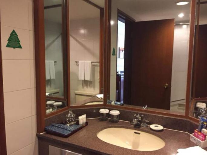 Bathroom 5, Huiquan Dynasty Hotel, Qingdao