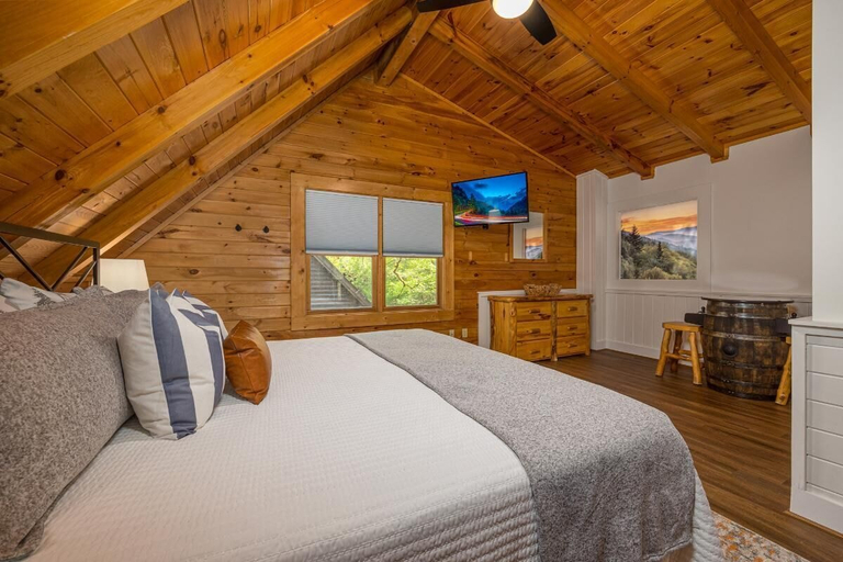 Room 4, Timber Trace, Sevier