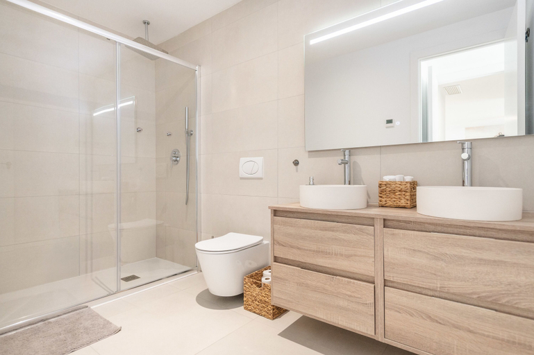 Room 2, Elegant Garden Apartment in Higuer n, Málaga