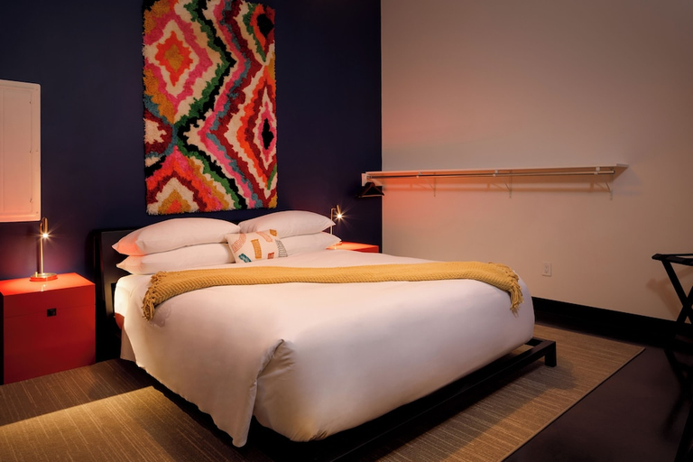 Bedroom 2, Hotel Clemons, Hamilton
