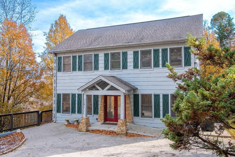 Exterior 5, Moonshine Lodge, Sevier