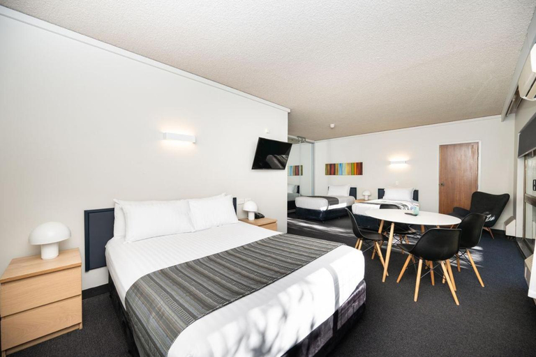 Bedroom 3, Belconnen Way Hotel & Serviced Apartments, Canberra