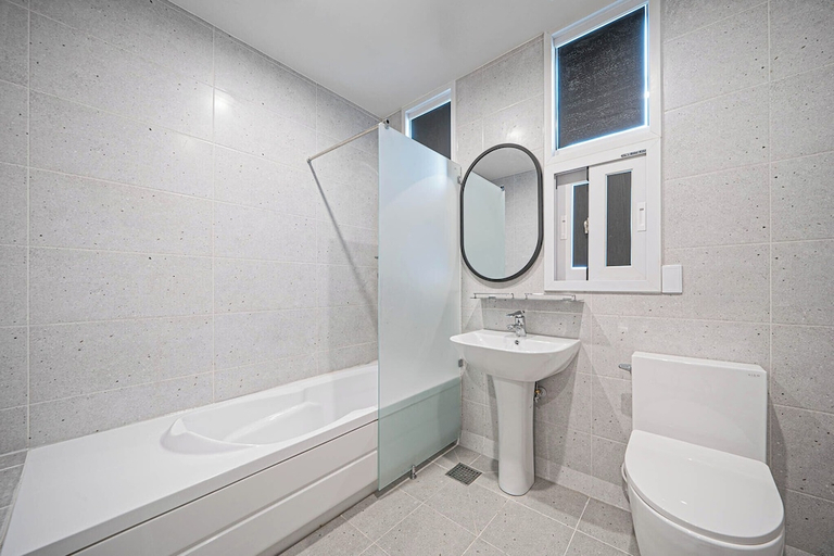 Bathroom 3, Iu Motel Changwon, Masan