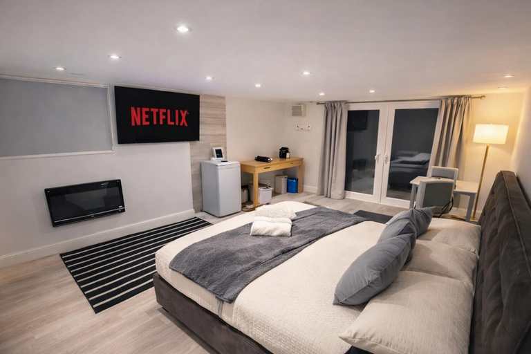 Bedroom 2, Modern Guest house with private entrance, Manchester